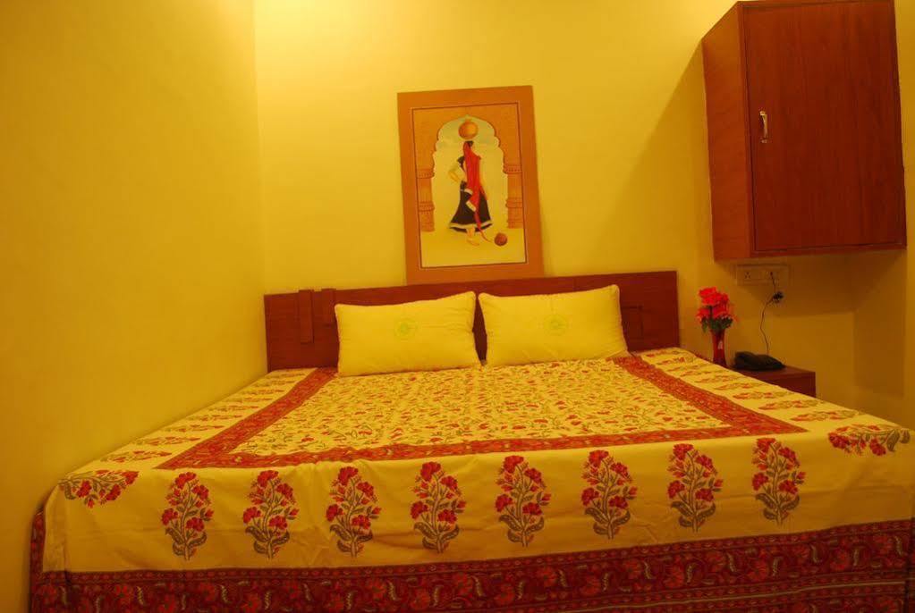 Collection O Royal Plaza Hotell Pushkar Exteriör bild